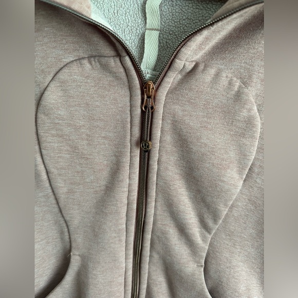 Lululemon Scuba Hoodie in Dusty Pink Rose Gold Hardware, Size 8, Fair Condition - Picture 5 of 5